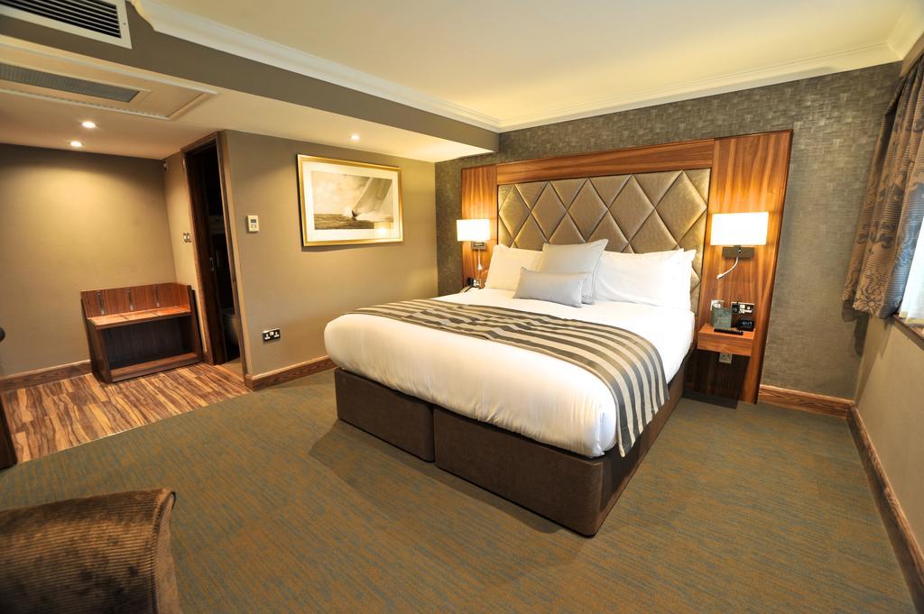 Frensham Pond Country House Hotel & Spa فارنهام المظهر الخارجي الصورة